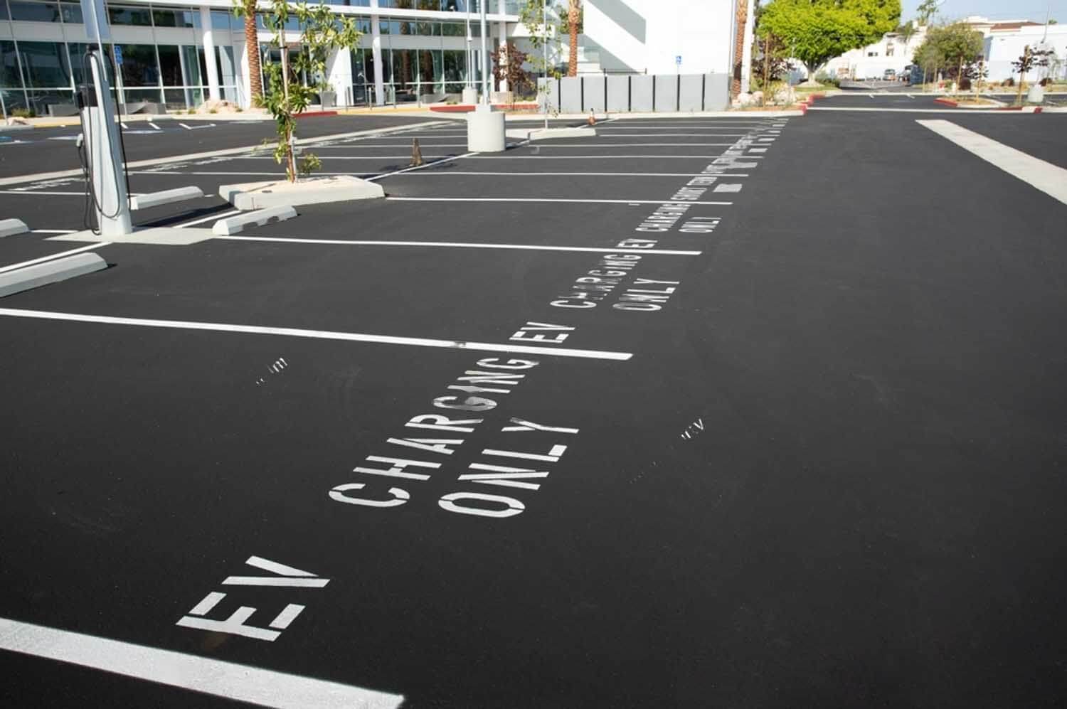 Asphalt Paving Is the Smart Choice for Durability and Curb Appeal